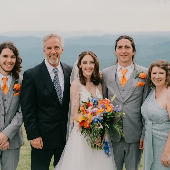 Large inventory of unlisted items. - Picture 3 of 4